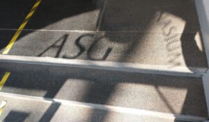 ASG Logo Schatten Haupteingang Mai 2021 klein